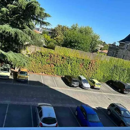 Idéal familles ou pros studio 4 pers à Talence, proche tram et Bordeaux centre *
