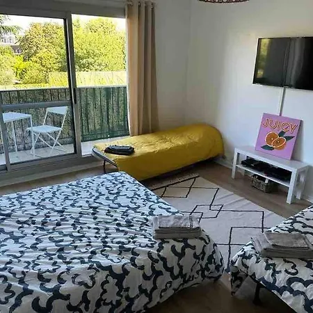 Idéal familles ou pros studio 4 pers à Talence, proche tram et Bordeaux centre Apartamento Talence