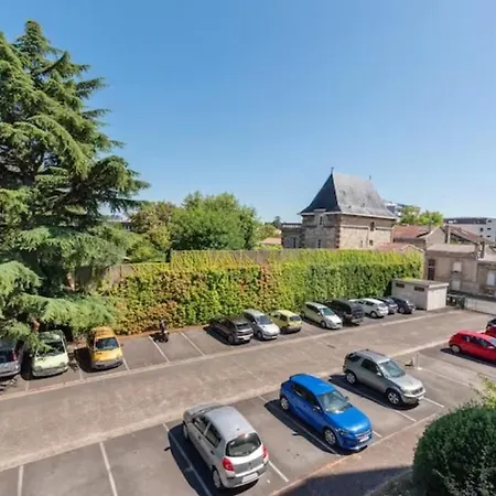 Idéal familles ou pros studio 4 pers à Talence, proche tram et Bordeaux centre Apartamento