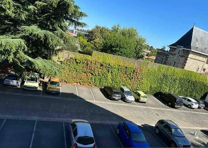 Idéal familles ou pros studio 4 pers à Talence, proche tram et Bordeaux centre *