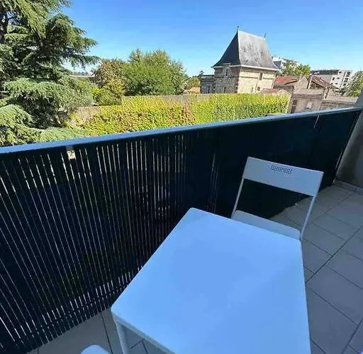 Idéal familles ou pros studio 4 pers à Talence, proche tram et Bordeaux centre